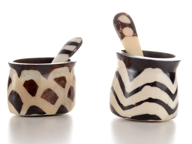 Afrika-Deko-Shop: Salz- und Pfefferstreuer aus Naturmaterialien kaufen, online aus München Afrika-Deko-Shop: Salz- und Pfefferstreuer, Handarbeit aus naturmaterial kaufen