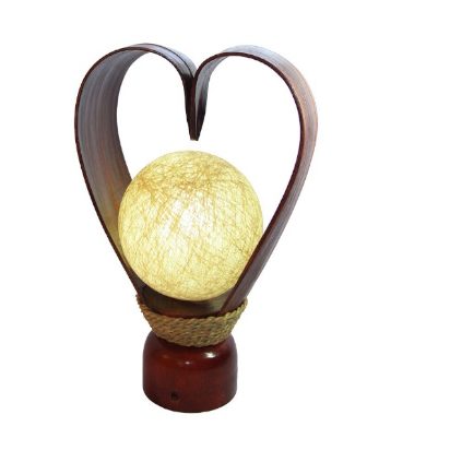 Bali Tischlampe aus Kokospalmenblatt in Herzform im Afrika Deko Shop kaufen Bali Tischlampe aus Kokospalmenblatt in Herzform im Afrika Deko Shop