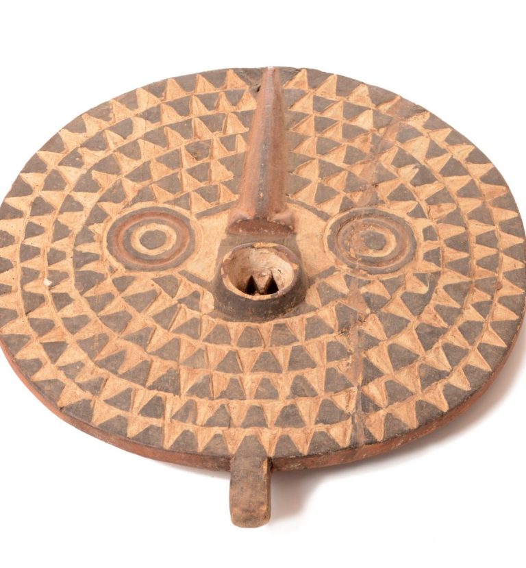 Traditionelle runde handgeschnitzte afrikanische Masken – Unikate für Ihr Zuhause im Afrika Deko Shop Traditionelle runde handgeschnitzte afrikanische Masken – Unikate für Ihr Zuhause im Afrika Deko Shop kaufen