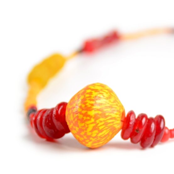 Handgefertigter Glasperlen Schmuck aus natürlichen Materialien im Afrika-Deko-Shop München kaufen Handgefertigter Glasperlen Schmuck aus natürlichen Materialien im Afrika-Deko-Shop München