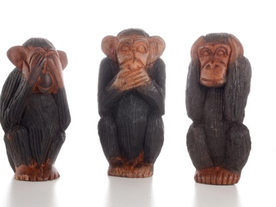 Dekorative handgeschnitzte Affenfiguren aus afrikanischem Holz nur im Afrika-Deko-Shop Dekorative handgeschnitzte Affenfiguren aus afrikanischem Holz im Afrika-Deko-Shop